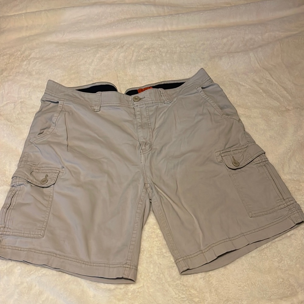 Men’s Khaki Cargo Shorts